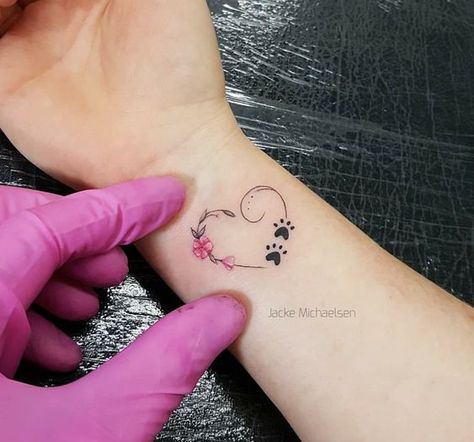 Tattoo Diy, Pawprint Tattoo, Herz Tattoo, Marvel Tattoos, Paw Tattoo, Tasteful Tattoos, Cat Tattoos, Disney Tattoo, Inspiration Tattoos