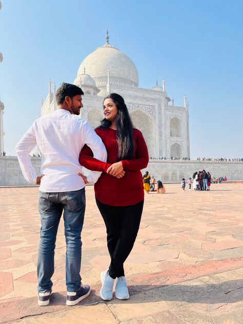 Taj Mahal Photo, Diwali Photography, Couples Pose, Clever Captions, Clever Captions For Instagram, Couple Picture, Cute Couple Drawings, Couple Picture Poses, Simple Photo