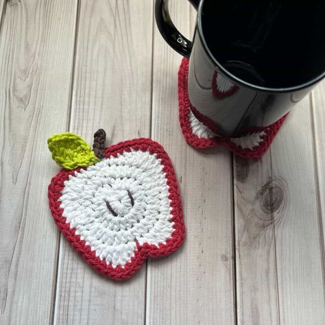 Crochet Apple Applique, Crochet Apple Coaster, Crochet Fall Coasters, Apple Coaster, Crochet Teacher Gifts, Crochet Apple, Kitchen Crochet, Coaster Crochet, Coffee Gifts Card