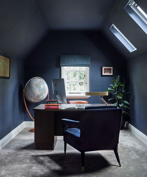 What are the best dark colors for small rooms? Expert tips | Dark Painted Small Rooms, Small Room Dark Ceiling, Small Space Paint Colors, Dark Blue Study, Small Rooms Design, Small Dark Room, Dark Painted Ceiling, Small Room Paint, Dark Blue Rooms