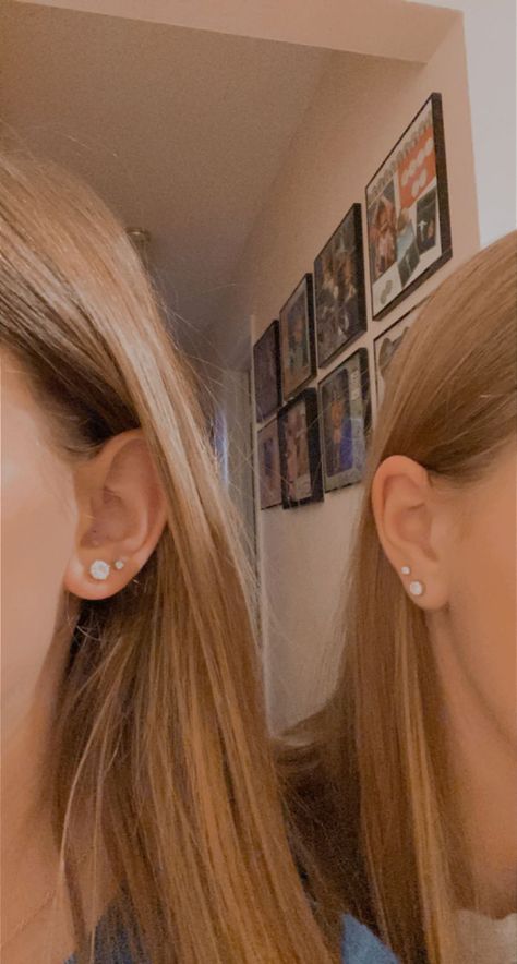 Classy Second Piercing, 2 Piercings Ear Ideas Studs, Double Earlobe Piercing Ideas, Ear Piercings Seconds, Second Persings Ideas, Second Lobe Piercing Ideas, Second Ear Piercing Classy, Second Piercing Ideas, First And Second Piercings