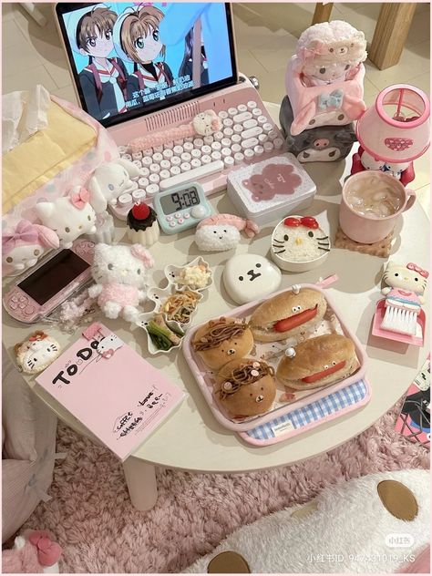 Cute Sanrio Aesthetic, Pink Japanese Aesthetic, Kawaii Table, Sanrio Bedroom, Table Aesthetic, Sanrio Aesthetic, Japanese Table, Cute Sanrio, Soft Pink Theme