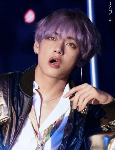 Taehyung Purple Hair, Taehyung Purple, Taehyung Red Hair, V From Bts, 90s Video, Eye Smile, Butterfly Cute, V Hair, Jimin Aesthetic