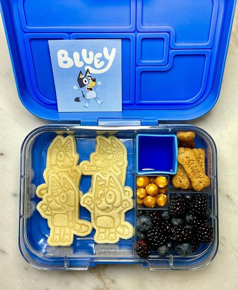 Bluey Meal Ideas, Bluey Lunch Ideas, Bluey Shaped Toast, Lunch Kindergarten, Cinnamon Graham Crackers, Kids Lunch Box Meals, Bluey Stuff, Kindergarten Lunch, Preschool Lunch