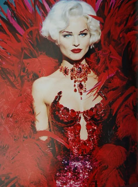 Mugler 1995, Moulin Rouge Outfits, Red Dress Run, Eva Herzigova, Burlesque Costumes, Modeling Tips, Mode Chic, Thierry Mugler, Vintage Couture