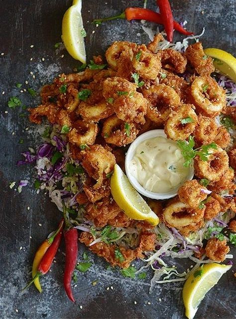 Deep Fried Calamari, Spanish Tapas Recipes, Calamari Recipes, Squid Recipes, Fried Calamari, Tapas Recipes, Think Food, Calamari, Fish Dishes