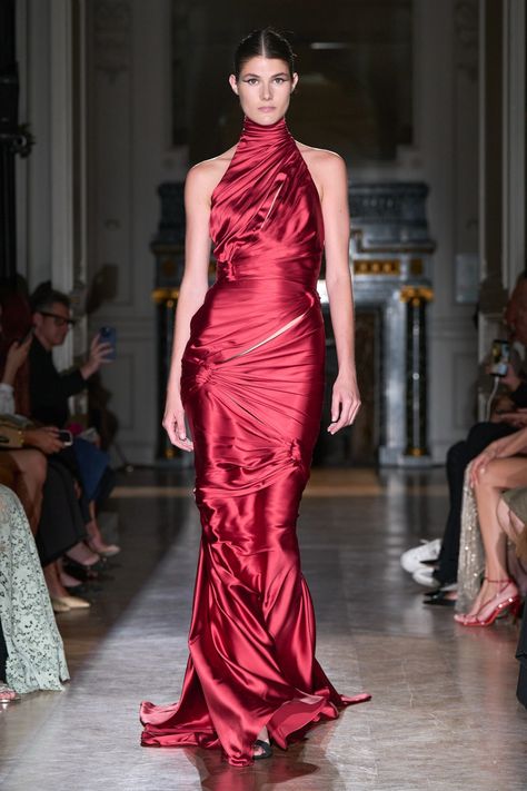 Zuhair Murad Fall 2024 Couture Collection | Vogue Vintage Runway Dresses, Dresses 70s, Fall 2023 Couture, 2024 Couture, Structured Gown, New Years Eve Looks, Ziad Nakad, Zuhair Murad Haute Couture, 2023 Couture