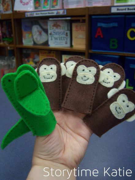 Flannel Friday: Five Little Monkeys! – storytime katie 5 Little Monkeys, Monkey Puppet, Finger Puppet Patterns, Monkey Crafts, Flannel Board Stories, Felt Puppets, Flannel Friday, Five Little Monkeys, Puppets For Kids