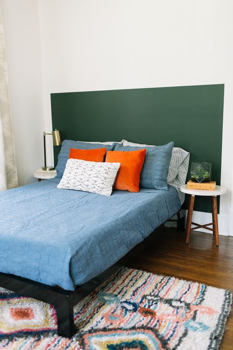 3 ways to transform any room using color! Faux Headboard, Painted Headboard, Cheap Wall Decor, Quirky Home Decor, Perfect Bedroom, Remodel Bedroom, Retro Home Decor, Cheap Decor, Home Decor Kitchen