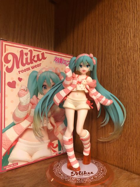 i got her from a store named box lunch, she was around $30 I Wan, Box Lunch, Sleep Wear, Anime Figurines, Dream Room, Hatsune Miku, Vocaloid, Lounge Wear, Figurines