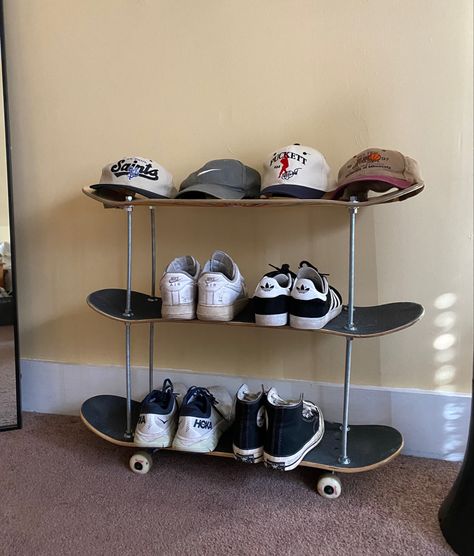 Get Ready Space In Bedroom, Aesthetic Shoe Rack Ideas, Sick Room Decor, Skateboard Furniture Diy, Shoes Furniture Ideas, Skater Home Decor, Cool Decor Ideas, Skateboard Shoe Rack, Cool Room Items