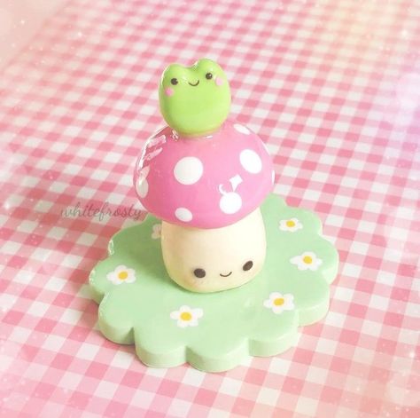 Things To Do With Molding Clay, Soft Clay Diy, Kawaii Pottery Ideas, Cute Small Pottery Ideas, Clay Kawaii Ideas, Cute Clay Ideas Aesthetic, Soft Air Dry Clay Ideas, Clay Figures Cute, Porcelain Clay Ideas