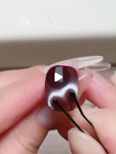 Nail Foil Tutorial, Cat Eye Nails Tutorial, Beauty Social Media, Cat Eye Nail, Nail Foil, Nail Designs Tutorial, Nail Tutorial, Nail Art Designs Videos, Cat Eye Nails