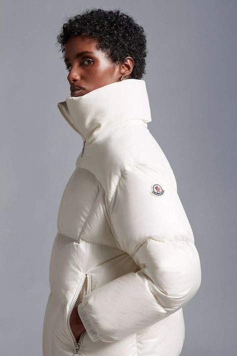 White Meandre Short Down Jacket - Short Down Jackets for Women | Moncler GB Jackets Cropped, White Jacket Women, Short Coats, Bubble Coat, White Puffer, Moncler Women, Jacket Parka, White Duck, Down Jackets