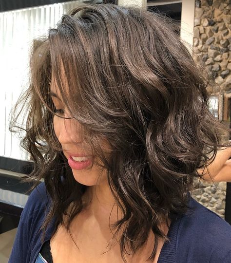 Medium Disheveled Hairstyle for Wavy Hair Long Bob Wavy Hair Natural, Shoulder Length Hair Wavy Natural, Messy Bob Haircut, Curly Lob, Messy Bob, Messy Bob Hairstyles, Wavy Bob, Wavy Haircuts, Natural Wavy Hair