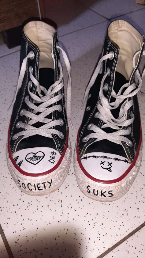 Stuff To Write On Shoes, Drawings On Shoes Grunge, Cool Things To Draw On Converse, Converse Writing On Shoes Aesthetic, Stuff To Draw On Shoes, What To Write On Converse, Drawing On Shoes Aesthetic Grunge, Things To Write On Shoes, Writing On Shoes Aesthetic