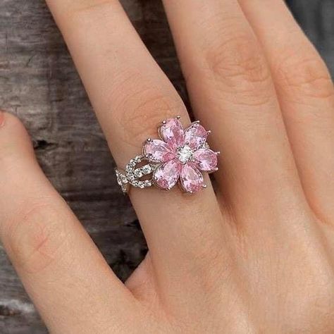 Classy Engagement Ring, Flower Jewelry Designs, Wedding Rings Art, Flower Diamond Ring, Lauren Asher, Fancy Jewelry Necklace, Silver Jewelry Design, Aesthetic Love, Jewelry Fashion Trends