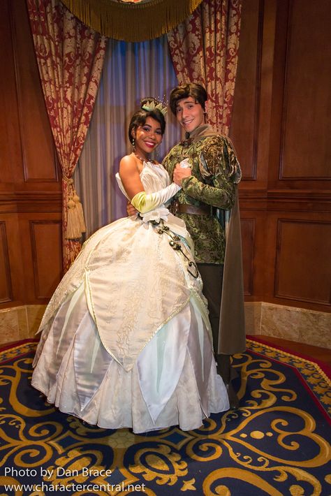 Pictures Of Princesses, Tiana Disney, Princess Fairytale, Disney Princess Characters, Very Merry Christmas Party, Shanghai Disney Resort, Hong Kong Disneyland, Princess Tiana, Disney Shanghai