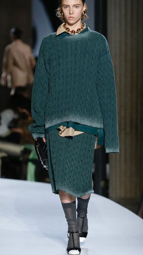 Gucci 2022, Modern Knitwear, Jumper Style, High Fashion Editorial, High Fashion Looks, Knitwear Fashion, Winter Trends, 가을 패션, Knit Outfit