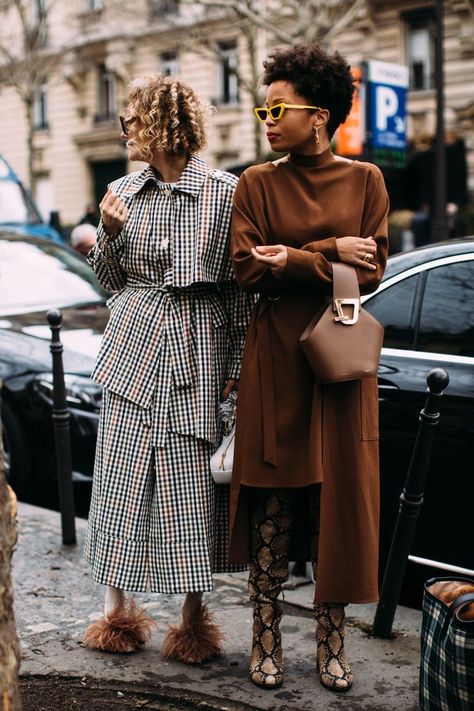 Street Style Handbags, Fall Fashion Coats, Malayalam Movie, Paris Fashion Week Street Style, Casual Styles, Movie Fashion, Looks Street Style, Women Street, Autumn Street Style