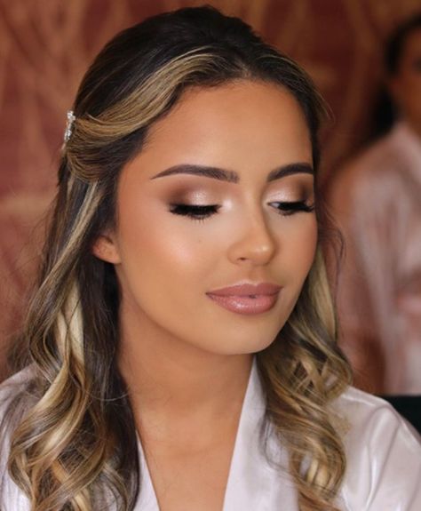 Fresh And Natural Wedding Makeup Look Subtle Makeup For Wedding, Natural Glam For Wedding, Soft Brown Bridal Makeup, Simplistic Wedding Makeup, Natural Makeup For Formal Event, Ball Makeup Looks Natural, Makeup Subtle Glam, Bride Makeup Sparkle, Summer Bride Makeup Brown Eyes