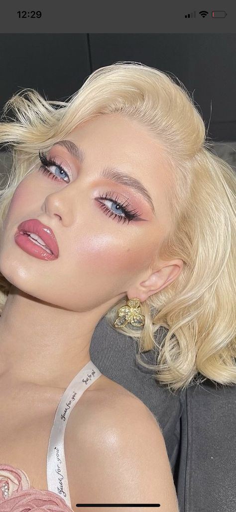 Femme Fatale Makeup, Makeup Blonde Hair, Aaliyah Jay, Siren Eyes, Skincare Favorites, Euphoria Makeup, Glamour Nails, Make Up Inspo, Lodge Wedding