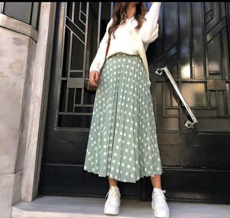 Green Polka Dot Skirt Outfit, Polka Dot Midi Skirt Outfit, Green Polka Dot Skirt, Polka Dot Skirt Outfit, Dot Skirt Outfit, Polka Dot Midi Skirt, Midi Skirt Outfit, Hijab Outfits, Teacher Outfit