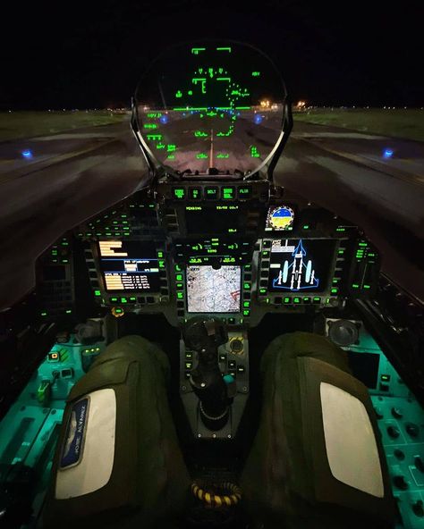 1,105 Me gusta, 8 comentarios - saat_sefr (@global_military_aviation_) en Instagram: "Eurofighter typhoon #cockpit   ☆☆☆☆☆☆☆☆☆☆ @global_military_aviation_  .. .. .. @josemaral85…" Aircraft Instruments, Pilot Career, Fighter Planes Jets, Jet Fighter Pilot, Eurofighter Typhoon, Airplane Wallpaper, Pilots Aviation, Revelation 21, Airplane Fighter