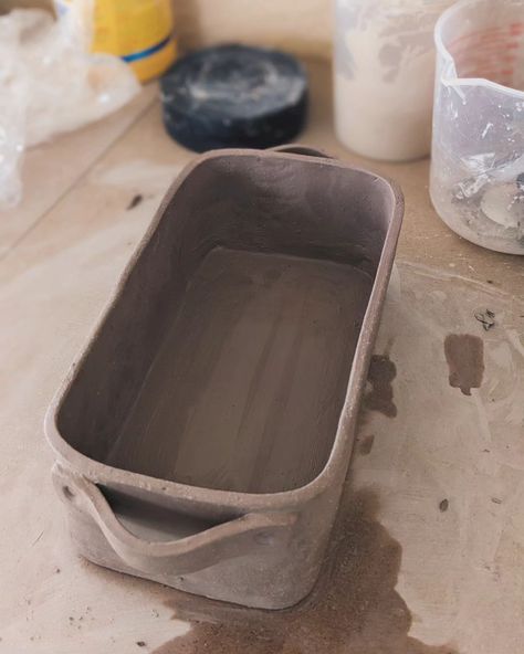 So excited to get this bread pan decorated and fired! I have to tuck away the wheel for a little bit (cleaning out my studio for friends visit) so it means more time for practicing slab building. #potterystudio #ceramicart #ceramics #slabbuilding #wheelthrownpottery #claywork #speckled #brownspeckled #stonewarepottery #dinnerideas #breadpan #breadmaking #breadbaking #cookware #cookingram #potter #clayartist #handles #playwithclay #farmhousestyle #moderndesign #minimaldesign #glazing #glazes Ceramic Bread Pan, Slab Pottery Ideas, Ideas Ceramica, Ceramica Ideas, Bread Pan, Diy Air Dry Clay, Play Clay, Pottery Handbuilding, Diy Ceramic