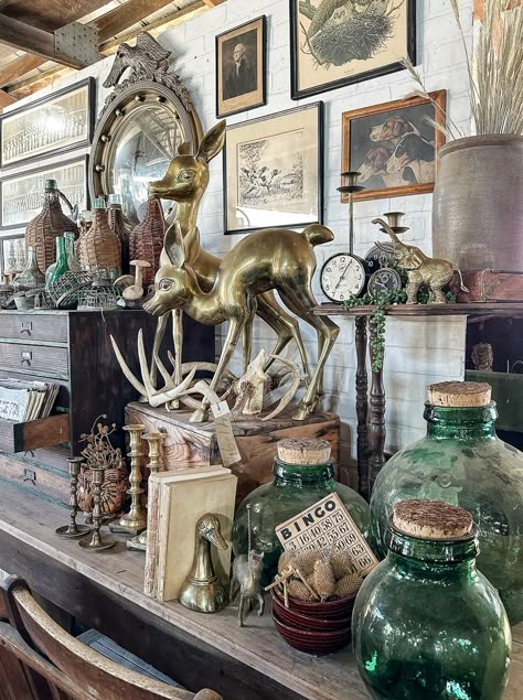 Dark Academia Vendor Booth, Antique Mall Booth Staging, Fall Booth Displays Vintage, Antique Booth Displays Inspiration, Antique Booth Ideas Staging, Vintage Display Ideas, Vintage Booth Ideas, Vintage Store Ideas, Antique Store Displays