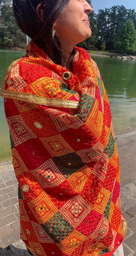 Phulkari Suit Modern, Phulkari Dupatta Suits Modern, Phulkari Design, Igcse Art, Desi Attire, Phulkari Embroidery, Phulkari Dupatta, Traditional Artwork, Textile Crafts