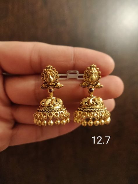 Small Earrings Gold, Gold Temple Jewellery, Neck Pieces Jewelry, Gold Earrings Models, Gold Mangalsutra Designs, Gold Mangalsutra, Mangalsutra Designs, Gold Jewelry Simple, Jewelry Simple