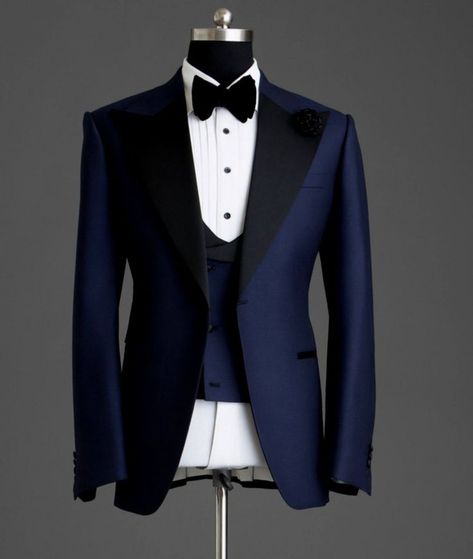 Midnight Blue Peak Lapel Tux Blue Groomsmen Suits, Designer Tuxedo, Navy Tuxedos, Terno Slim, Blue Tuxedo, Blue Suit Men, Dinner Suit, Blue Tuxedos, Wedding Suits Groom