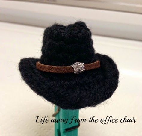 Tiny animal hat Crochet Tiny Cowboy Hat Free Pattern, Mini Cowboy Hat Crochet Pattern Free, Crochet Mini Cowboy Hat Free Pattern, Pictures Of Mice, Crochet Cowboy Hats, Cowboy Crochet, Mini Cowboy, Mini Cowboy Hat, Mouse Pictures