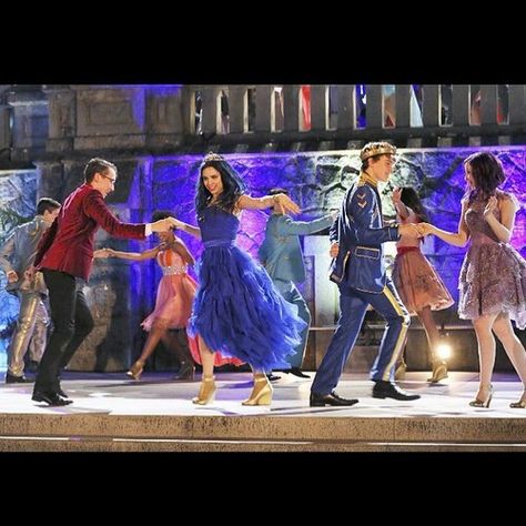 Descendants Zachary Gibson, Dianne Doan, Descendants 2015, Disney Descendants Mal, Descendants Mal, Descendants Wicked World, Evie Descendants, Disney Descendants Movie, Kenny Ortega