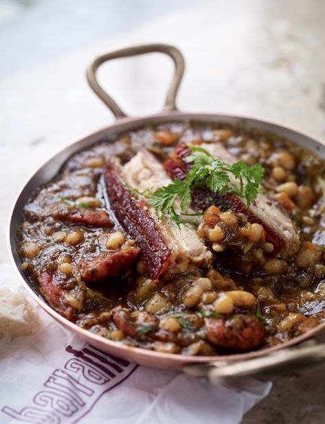 Arrocina Beans with Chorizo, Morcilla and Pork Belly - The Happy Foodie Mexican Bites, Beans With Chorizo, Best Comfort Food Recipes, Pork Belly Recipes, Tapas Dishes, Winter Dishes, Spanish Cuisine, Comfort Food Recipes, Spicy Pork