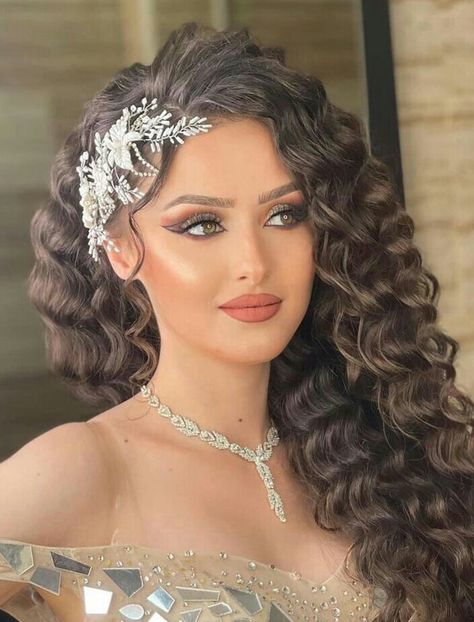 Curly Bridal Hair, Hollaback Girl, Quinceanera Hairstyles, Face Makeup Tips, Easy Hair Updos, Long Hair Wedding Styles, Hair Tips Video, Hair Icon, Beautiful Curly Hair