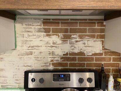 When planning our kitchen & dining room renovation, I knew that this "German Schmear" style brick had to be incorporated somehow! I love that it can fit any style, adds warmth and texture to the room, and of course- can be DIY'ed. Inspiration photo... isn't this kitchen's brick wall drool-worthy?! Supplies for this project: 4'x8' textured brick sheets from Home Depot (1/4" panels similar to plywood sheets- about 20 lbs. each) Drywall compound Plastic or rubber putty knife Const… German Schmear Brick, Kitchen Brick Wall, Christmas Room Spray, Faux Brick Backsplash, German Schmear, Room Spray Recipe, Old Farmhouse Kitchen, Putty Knife, Dining Room Renovation