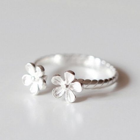 Charming Simple Style Floral Cuff Ring For Women Floral Cuff, Simply Dress, Cuff Ring, 2017 Fashion Trends, Rings For Girls, Sterling Silver Flowers, Beautiful Gifts, Jewellery Design, Clothing Styles