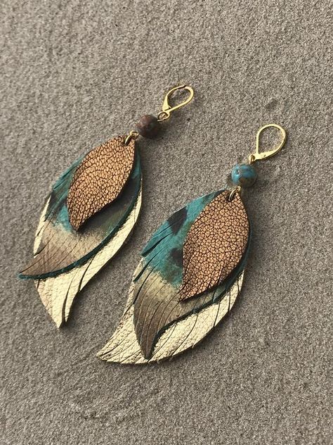 Leather Feather Earrings, Handmade Leather Jewelry, Diy Leather Earrings, Leather Jewelry Diy, Leather Jewellery, Teal Leather, Feather Earrings, Leather Diy, Purple Wedding