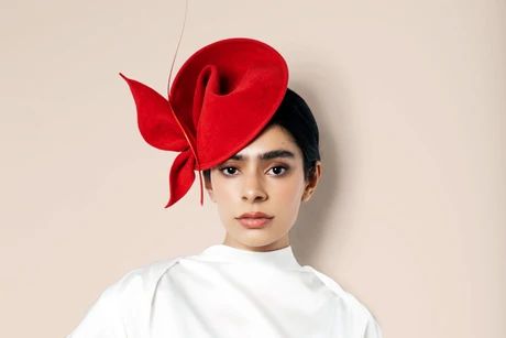 Kolekcie – Maggie Mowbray Millinery Elegant Fascinator Classy, Felt Fascinator Hats, Wedding Hats For Mother Of The Bride, Fascinator Hats Outfit Classy, Clothes With Bows, Fancy Hats Classy, Fascinator Hats Wedding Guest, Felt Fascinator, Fascinator Hats Outfit