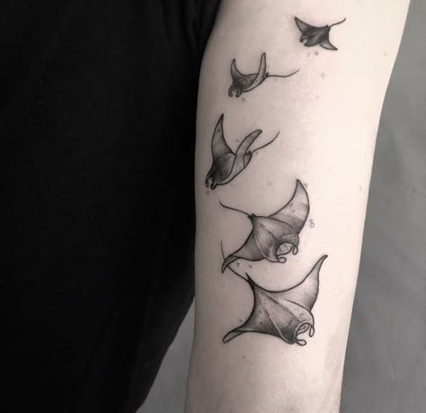 3 Stingray Tattoo, Mantaray Tattoo Design, Cute Manta Ray Tattoo, Giant Manta Ray Tattoo, Manta Ray Fine Line Tattoo, Manta Ray Tattoo Forearm, Manta Ray Spine Tattoo, Two Manta Rays Tattoo, Stingray Tattoo Design