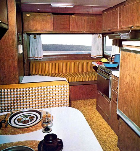 107_73-MinnieWinnie-bro-2 70s Camper, Groovy Interiors, Vintage Caravan Interiors, Vintage Motorhome, Winnebago Minnie, Motorhome Interior, Vintage Camper Remodel, Caravan Holiday, Caravan Renovation