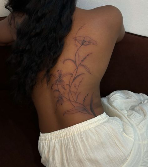 Brown Tattoo Ink, Summer Cowgirl, Dark Skin Tattoo, Side Tattoos Women, Upper Thigh Tattoos, Floral Back Tattoos, Colour Tattoo For Women, Browning Tattoo, Flower Tattoo Back