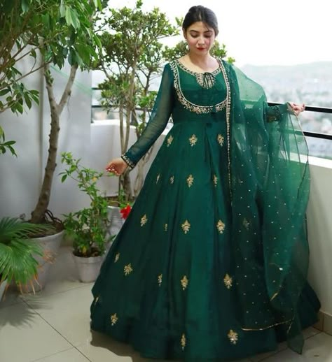 Different Color Dresses, Plus Size Party Wear, Lehanga For Kids, Anarkali Frock, Mehendi Decor Ideas, Latest Maxi Dresses, Party Wear Suits, Lawn Dresses, Mehendi Decor