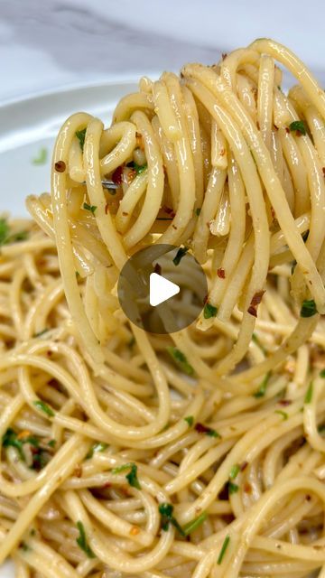 Speggetti Noodles Recipe, Garlic Pasta Olive Oil, Alio Olio Pasta Recipe, Pasta Recipes Simple, Pasta With Garlic And Olive Oil, Spaghetti Aglio Olio Recipe, Garlic Oil Pasta, Olive Oil Pasta Sauce, Garlic Olive Oil Pasta