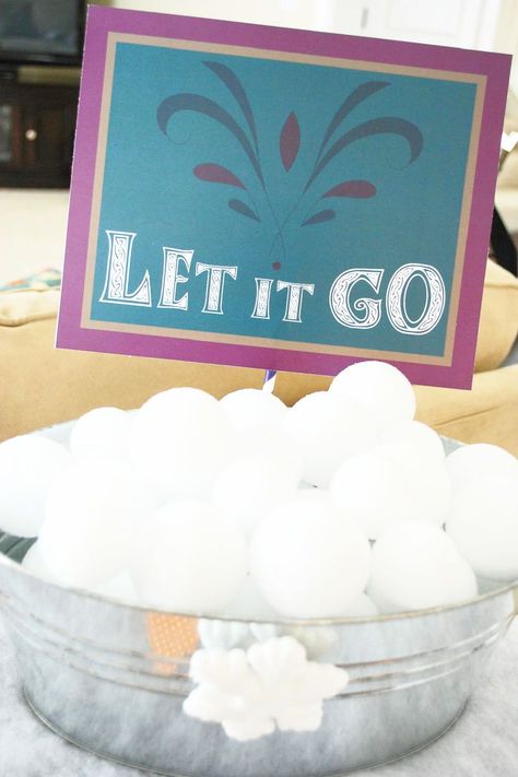 Everyone loves a snowball fight!Don’t let the warmer weather and the actual lack of snow stop the fun, grab some styrofoam balls and have an indoor snowball fight! See more party ideas and share yours at CatchMyParty.com Frozen Party Activities, Frozen Party Games, Frozen Bday Party, Disney Frozen Birthday Party, Disney Frozen Party, Frozen Themed Birthday Party, Disney Frozen Birthday, Frozen Theme Party, Birthday Party Activities