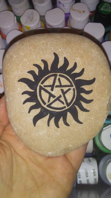 Supernatural anti possession symbol painted rock Supernatural Painting Ideas, Supernatural Painting, Supernatural Anti Possession, Anti Possession Symbol, Senior Stuff, Supernatural Dean Winchester, Spooky Szn, Supernatural Dean, Canvas Ideas