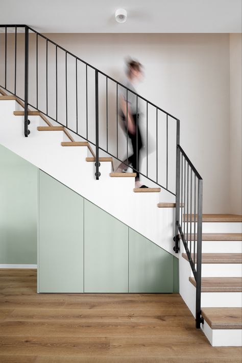 Vertical Stair Railing, Industrial Stair Railing, Industrial Stairs Railing, Stair Master Workout, Stair Panels, Stair Runner Ideas, Staircase Carpet, Stair Master, Balustrade Design