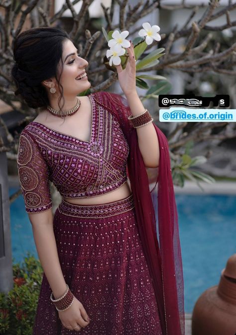 Wedding Lehenga Blouse Designs, Customised Lehenga, Kerala Engagement Dress, Functional Dress, Indian Wedding Reception Outfits, Wedding Matching Outfits, Gown Dress Party Wear, Engagement Dress For Bride, Engagement Saree